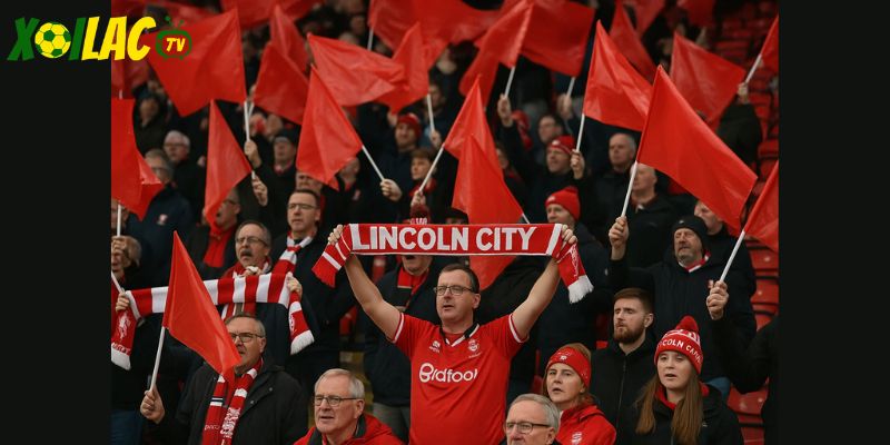 Khí thế khán giả nhà là vũ khí tinh thần quan trọng. Khí thế khán giả nhà là vũ khí tinh thần quan trọng.